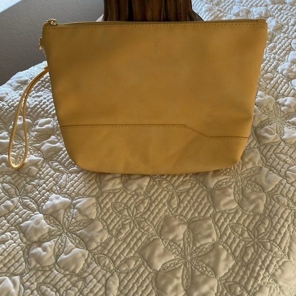 Open Story Women’s Straw Colored Wristlet With RFID NWOT - Picture 2 of 8